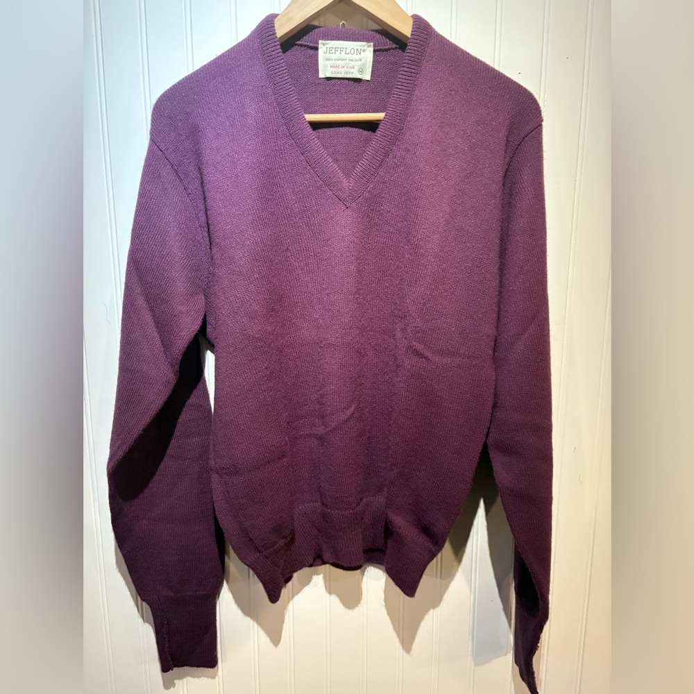 JEFFLON by Lord Jeff Medium, Rich Plum color V-neck, 100% DuPont Orlon,VTG,EUC